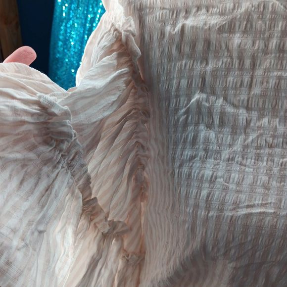 NWT Chelsea & Theodore Women SZ XS Taupe Striped Blouse Flutter Sleeves $68 MSRP - Picture 13 of 13